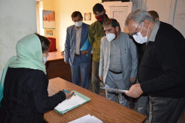 Advisor Farooq Khan conducts surprise inspection of Directorate of FCS& CA Advisor Farooq Khan conducts surprise inspection of Directorate of FCS& CA