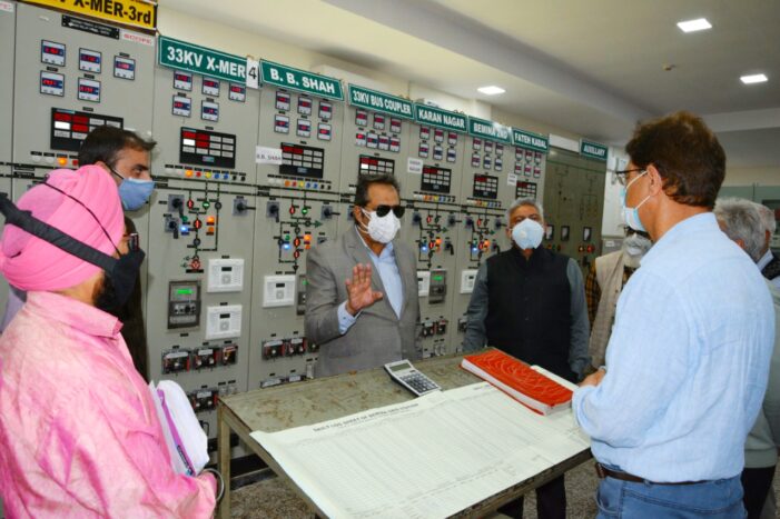 Advisor Baseer Khan inspects Power Grid, Receiving Stations in Srinagar Advisor Baseer Khan inspects Power Grid, Receiving Stations in Srinagar