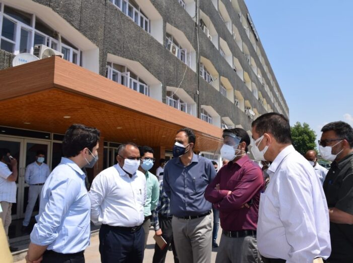 Div Com visits Civil Secretariat Srinagar Div Com visits Civil Secretariat Srinagar