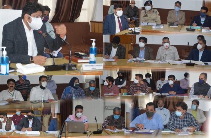 Div Com reviews development works in Poonch; Emphasizes regular monitoring for tangible results