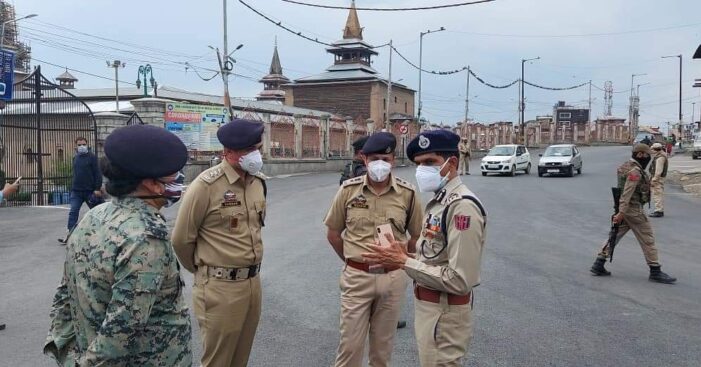 IGP Kashmir Visits Parts Of Srinagar Amid Conona Curfew In Kashmir