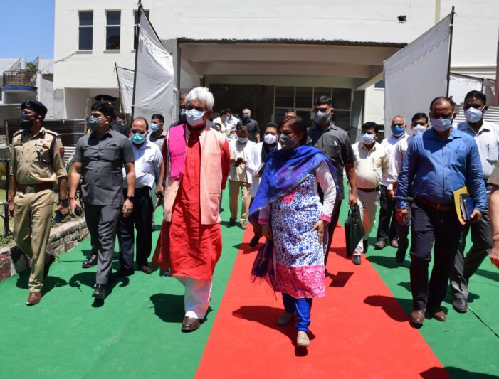 Lt Governor visits Kathua, Samba; reviews Covid Containment Measures