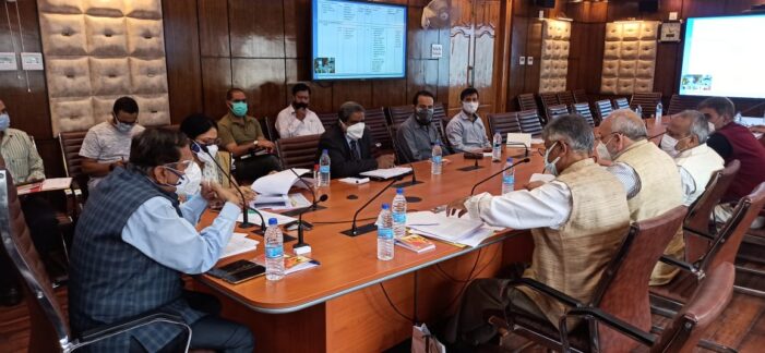 Advisor Bhatnagar reviews progress on implementation of NEP-2020 in HED