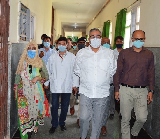 Advisor Farooq Khan inspects COVID Wellness Centre Sopore, reviews virus mitigation measures Advisor Farooq Khan inspects COVID Wellness Centre Sopore, reviews virus mitigation measures