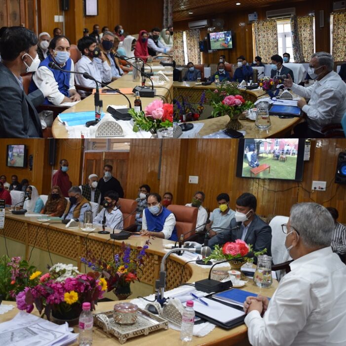 Advisor Farooq Khan visits Kulgam; meets DDC, PRI members Advisor Farooq Khan visits Kulgam; meets DDC, PRI members