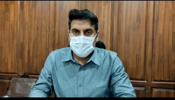 Unvaccinated persons to be tested at entry of Shopping Stores/ Malls: DC Srinagar Unvaccinated persons to be tested at entry of Shopping Stores/ Malls: DC Srinagar