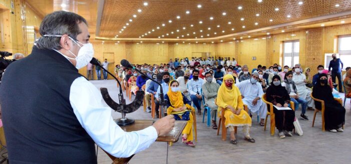 Advisor Baseer Khan visits Kashmir Haat Advisor Baseer Khan visits Kashmir Haat