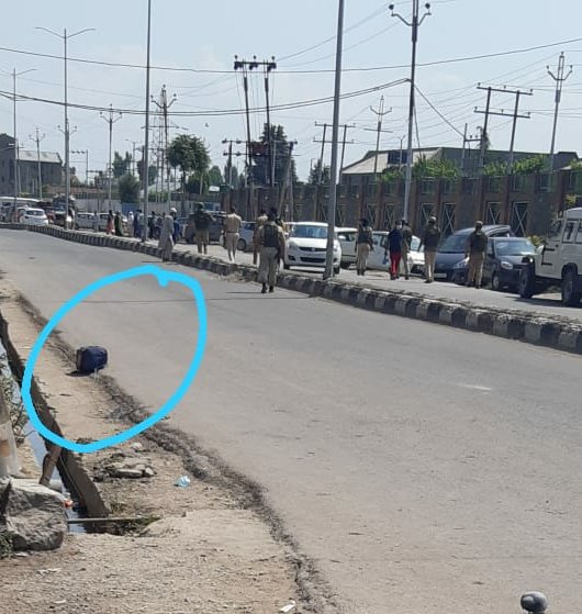 Suspicious bag found near Srinagar hospital, traffic suspended Suspicious bag found near Srinagar hospital, traffic suspended