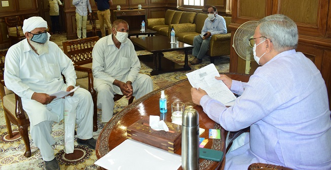 Advisor Khan holds public grievances redressal camp; takes stock of people’s issues Advisor Khan holds public grievances redressal camp; takes stock of people’s issues