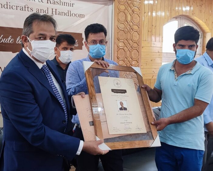 Advisor Baseer Khan confers awards to artisans in Handicrafts sector