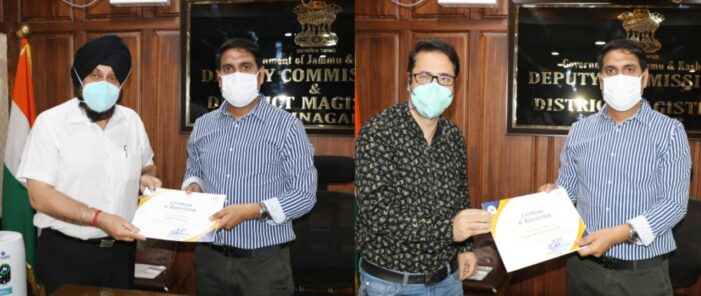 DC Srinagar hands over Appreciation Certificates