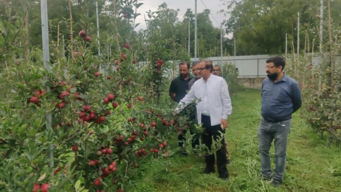 DG Horticulture visits Sub-Division Tral DG Horticulture visits Sub-Division Tral