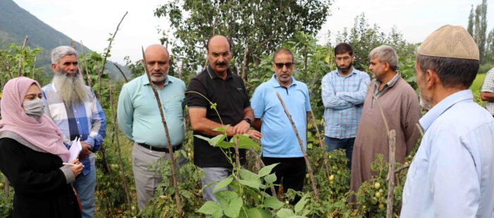Director Agri Kmr takes on-field assessment of various Agricultural activities across Srinagar