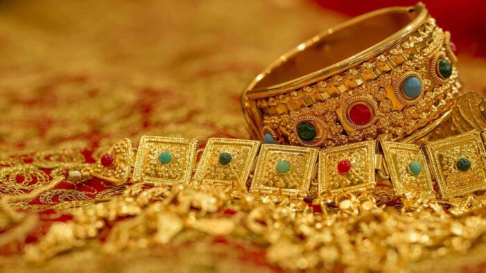 Indian spot gold rate and silver price on Tuesday, Nov 02, 2021