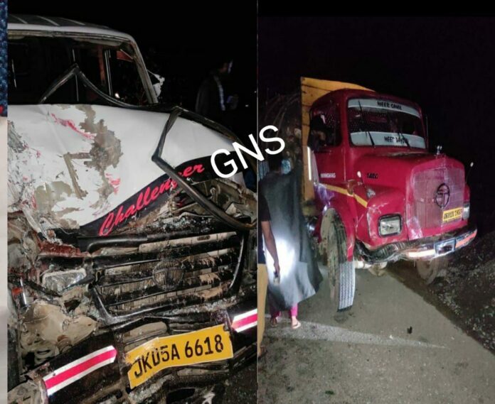 5 Persons Injured In Truck-Sumo Collision in Kupwara’s Kralpora 5 Persons Injured In Truck-Sumo Collision in Kupwara’s Kralpora