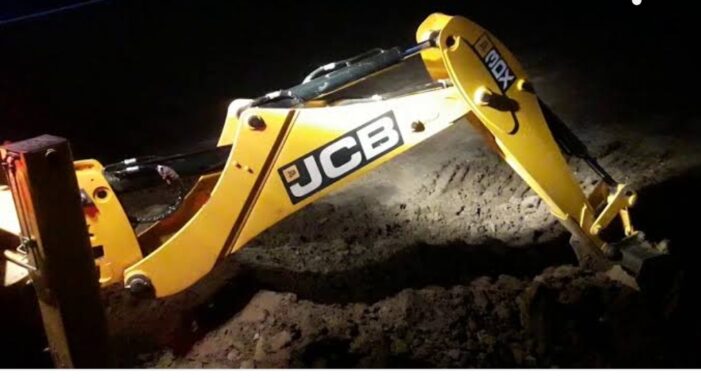 JCB seized from Nalllah Rambiara for illegal mining JCB seized from Nalllah Rambiara for illegal mining