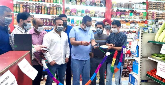 Navin inaugurates first of its kind sale counter of Organic, Exotic fresh vegetables