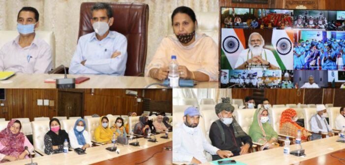 PRI members, SHGs of Srinagar under DAY-NRLM scheme interact with Prime Minister