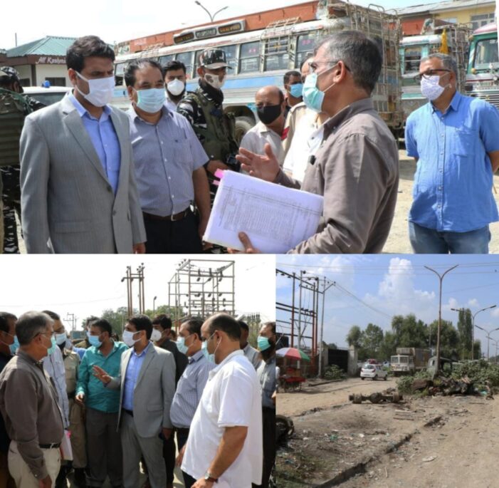 DC Srinagar visits Parimpora Bus Terminal
