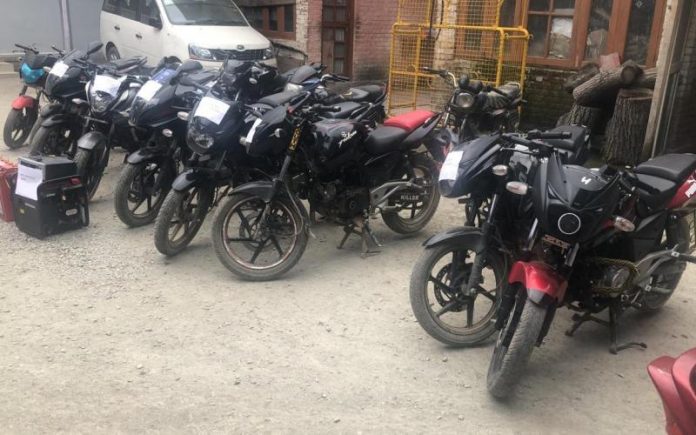 Gang selling stolen vehicles busted in Anantnag: Police Gang selling stolen vehicles busted in Anantnag: Police