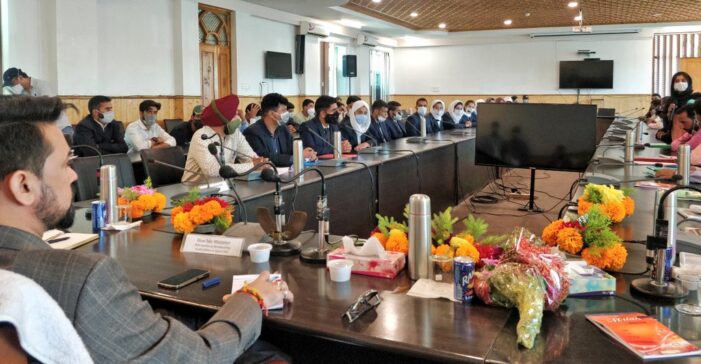 Two-day visit of Union Minister for I&B to Ganderbal concludes Two-day visit of Union Minister for I&B to Ganderbal concludes