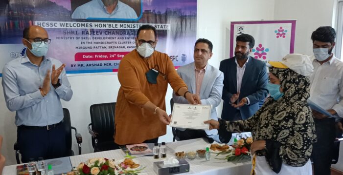 Union MoS Skill Dev, Entrepreneurship Visits Baramulla, Interacts with Local Handicraft Artisans Union MoS Skill Dev, Entrepreneurship Visits Baramulla, Interacts with Local Handicraft Artisans