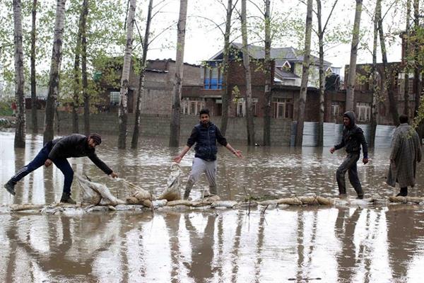 Rafiabad cloudburst: Body of head nomad family’s head found, toll 5 Rafiabad cloudburst: Body of head nomad family’s head found, toll 5