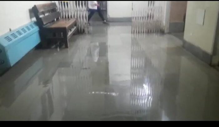 Ground floor of SKIMS Bemina hospital in water, patients suffer Ground floor of SKIMS Bemina hospital in water, patients suffer
