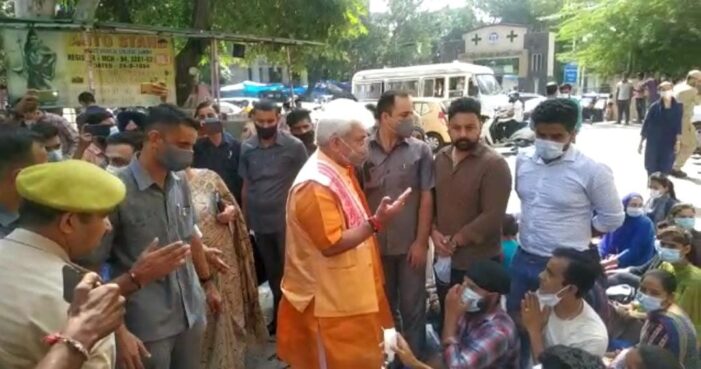 Lt Governor meets protesting nursing staff; extends their contract for three months Lt Governor meets protesting nursing staff; extends their contract for three months
