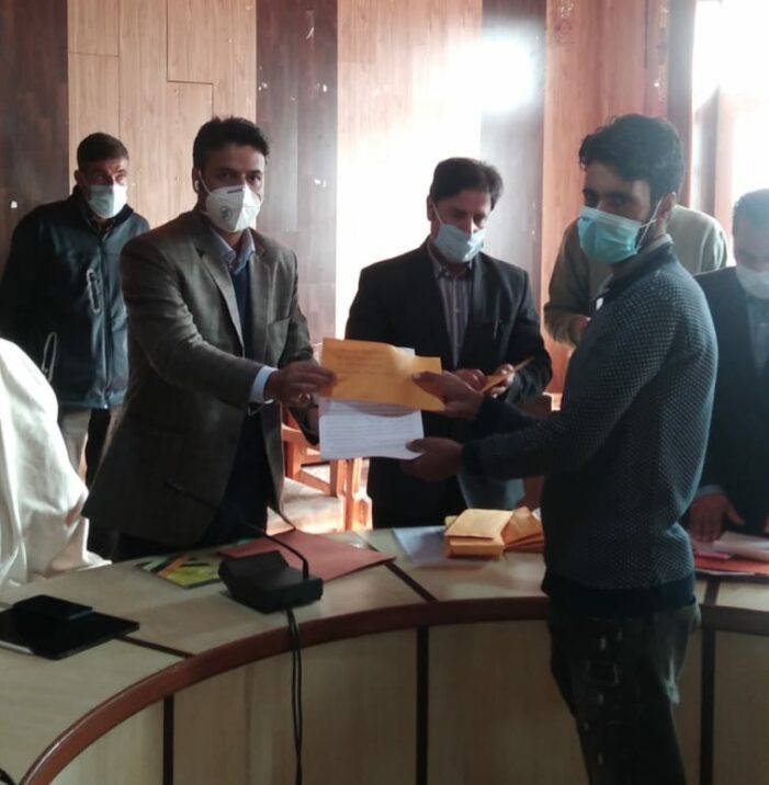 Work orders to the tune of Rs 1.29 crore distributed among beneficiaries in Kulgam Work orders to the tune of Rs 1.29 crore distributed among beneficiaries in Kulgam
