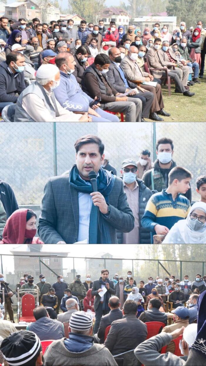 DC Srinagar holds Public Grievance redressal camp/ Block Diwas at Soiteng