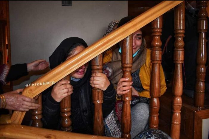 Hyderpora ‘Encounter’: Give us justice, hand over bodies: Families of two ‘civilians’ Hyderpora ‘Encounter’: Give us justice, hand over bodies: Families of two ‘civilians’