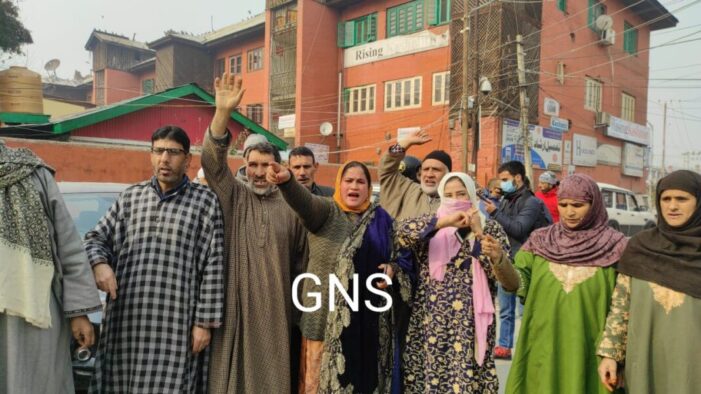 Woukho Kakapora Residents Stage Protest Over ‘Agricultural Land Allotment’ for CRPF Camp Woukho Kakapora Residents Stage Protest Over ‘Agricultural Land Allotment’ for CRPF Camp