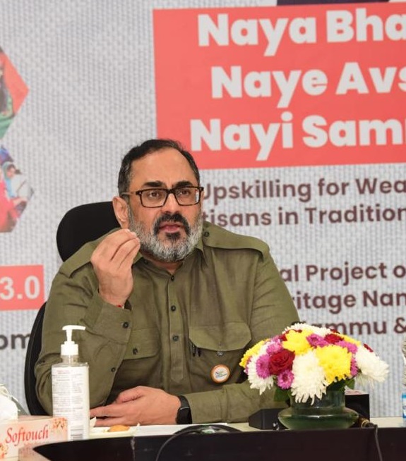 MSDE launches pilot projects to revive, promote traditional Namda Craft, upskill artisans & weavers of Kashmir MSDE launches pilot projects to revive, promote traditional Namda Craft, upskill artisans & weavers of Kashmir