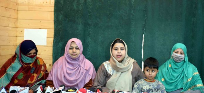 Pak origin wives of ex-militants demand travel documents to return home Pak origin wives of ex-militants demand travel documents to return home
