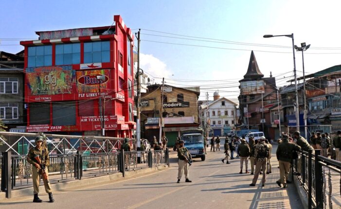 Police, CRPF go for surprise checking in Lal Chowk and adjoining areas Police, CRPF go for surprise checking in Lal Chowk and adjoining areas