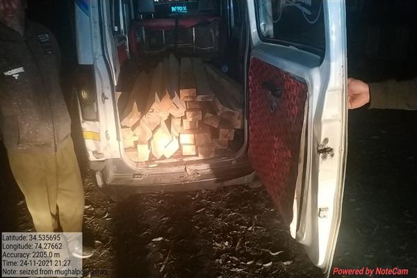 Vehicle along with illicit timber seized in Kupwara