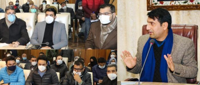 DC Srinagar reviews enrolment of beneficiaries under PMJAY-SEHAT