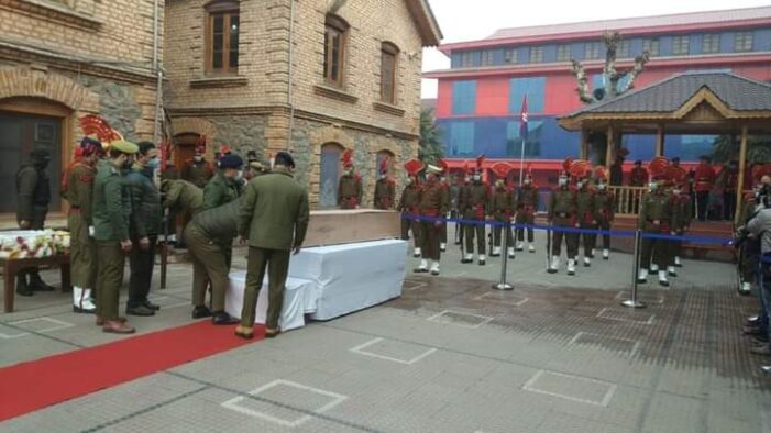 Srinagar Attack: 25 Personnel Were Onboard The Bus; Militants Plan To Carry Weapon Snatching Was Foiled: IGP Srinagar Attack: 25 Personnel Were Onboard The Bus; Militants Plan To Carry Weapon Snatching Was Foiled: IGP