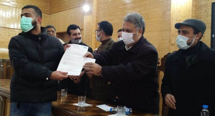 Dr. Samoon visits KGPC, Srinagar