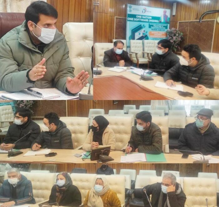 DC Srinagar, Dir Health finalize modalities for roll out of Covid-19 Vaccination for 15-17 age group