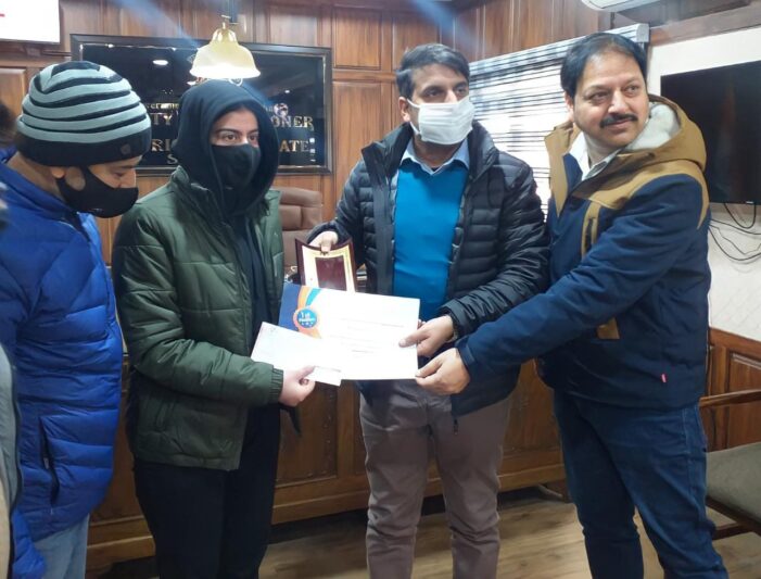 DC Srinagar felicitates class 12th Topper, Aroosa Parvaiz