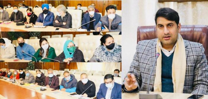 DC Srinagar reviews progress of enrolment under PMJAY-SEHAT