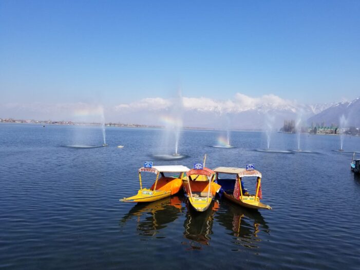 With clear skies, night temperatures drop again in Kashmir