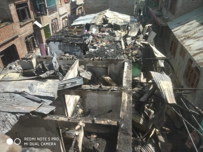 22 houses gutted in Srinagar mid-night blaze