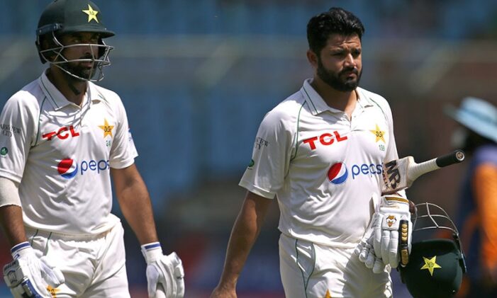 Pakistan lose two scalps in record chase as Australia sense victory in Karachi Test