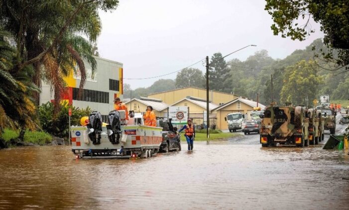Thousands of Australians flee homes as floods inundate towns