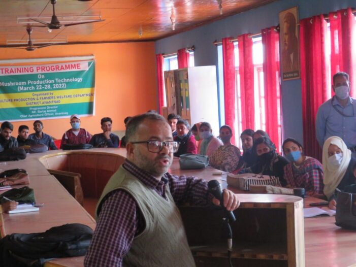 Agriculture Department organizes seven day Training programme on “Mushroom Production Technology’’ at Anantnag