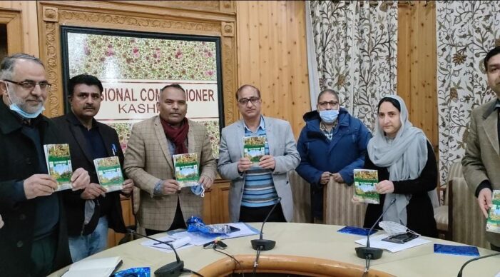 Div Com Kashmir unveils ‘Horticulture Kashmir Spray Schedule-2022’