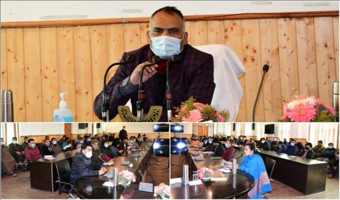 Div Com Kashmir chairs weekly Block Diwas at Ganderbal
